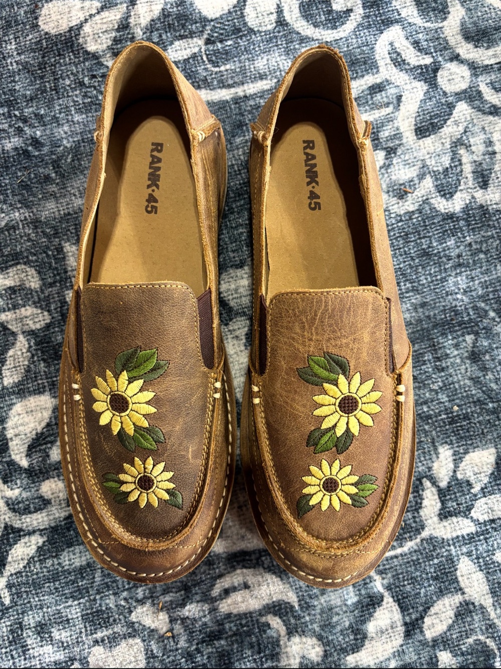 RANK-45 Women's Brown Sunflower Embroidered Loafers